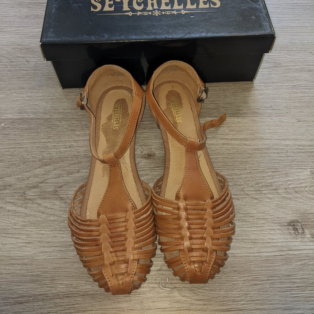 Leather strappy flats